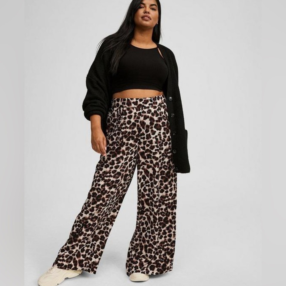 Torrid Pull-On Wide Leg Leopard Pant Size 4X-26 - Picture 2 of 6